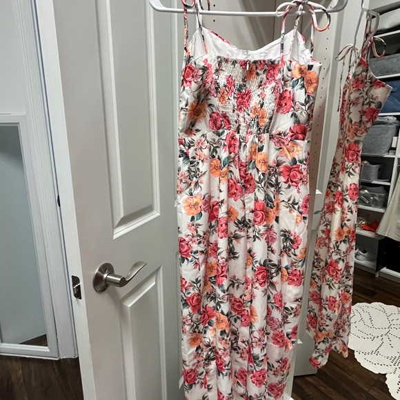 Cupshe x Vanessa bundle 1 bikini set, 1 bathing suit, 1 dress -all size small - Picture 3 of 10